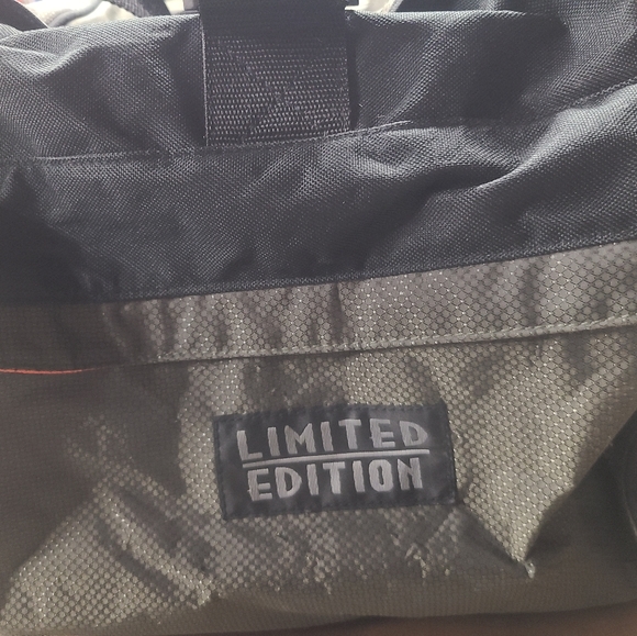 Chrysler PT Cruiser limited Edition Dufflebag - Picture 5 of 6